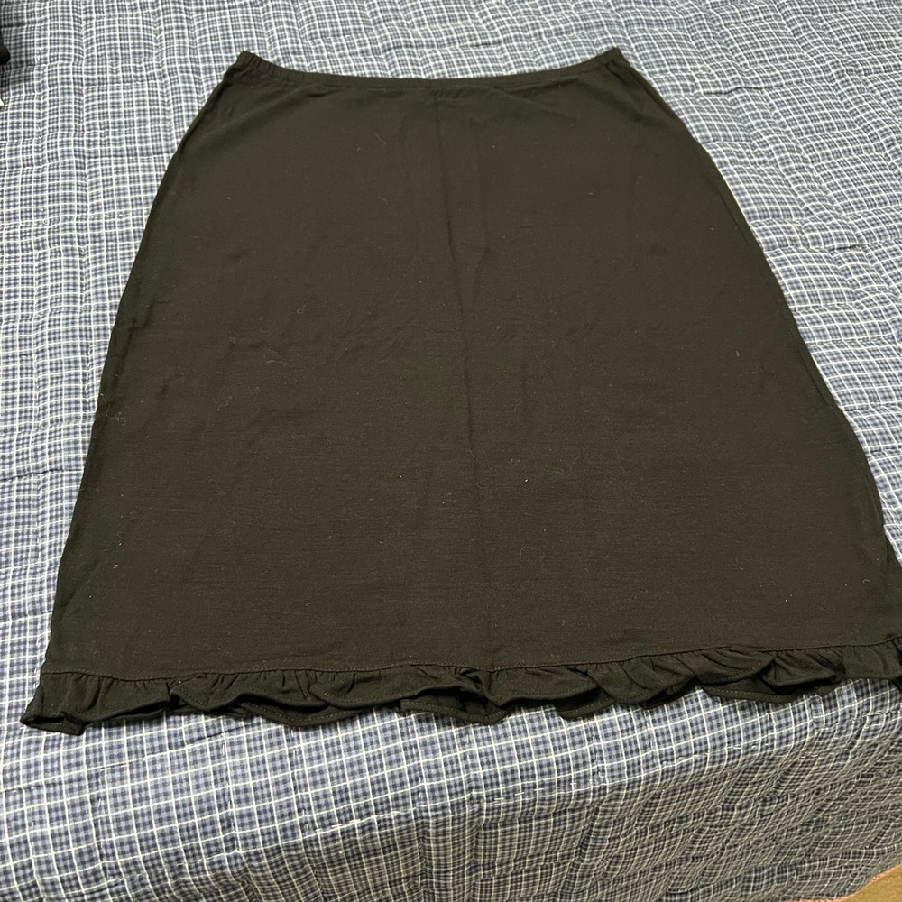 JONES NEW YORK SPORT black skirt with frill edge size small